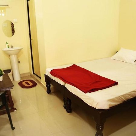 Hotel Megha Resort Хампи Экстерьер фото