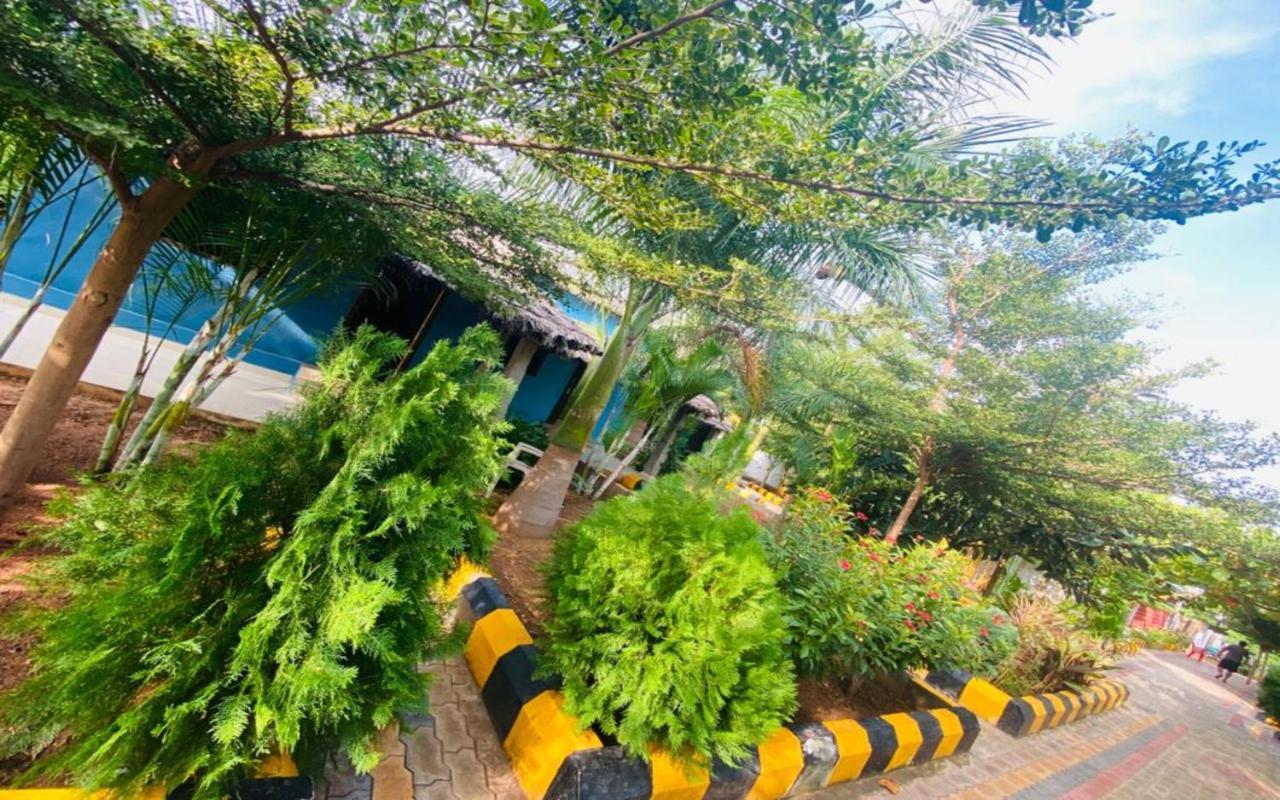 Hotel Megha Resort Хампи Экстерьер фото