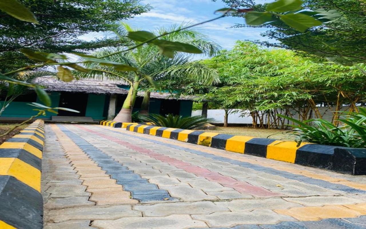 Hotel Megha Resort Хампи Экстерьер фото